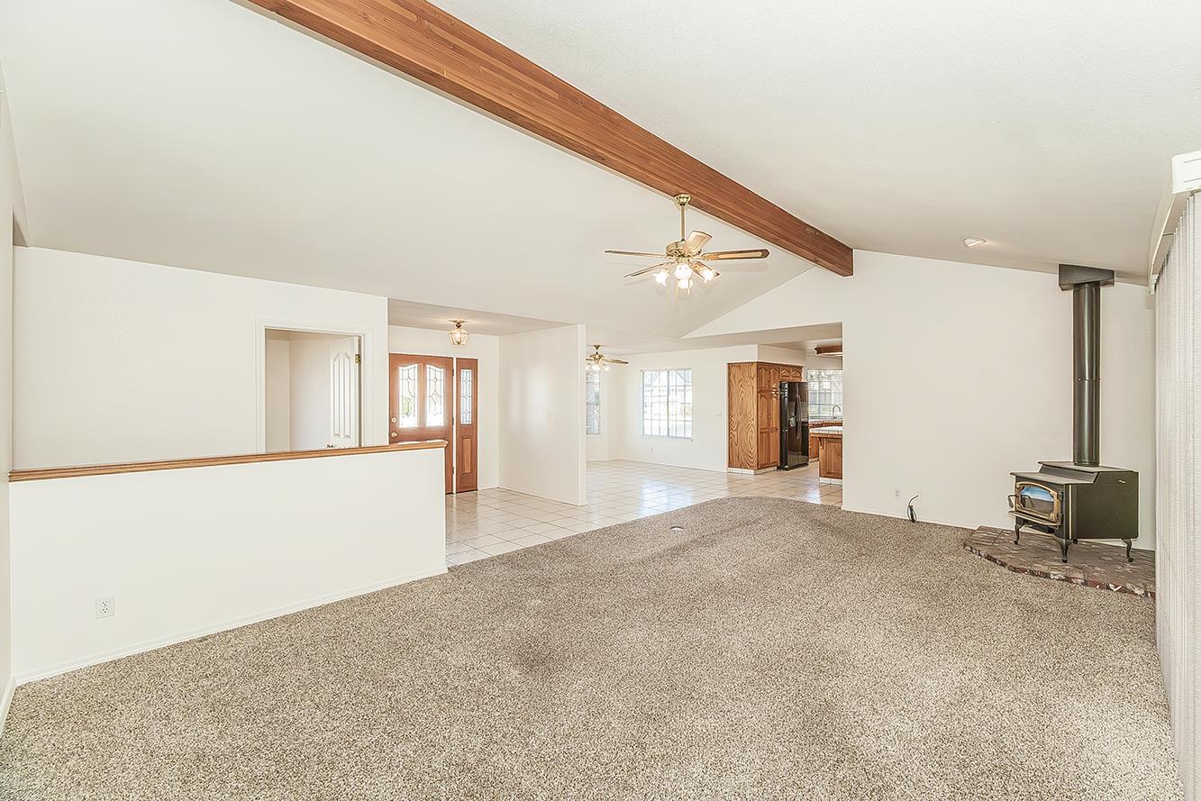 1415 West Riverglen Avenue Reedley, CA 93654 - Photo 7 of 48 a view of an empty room