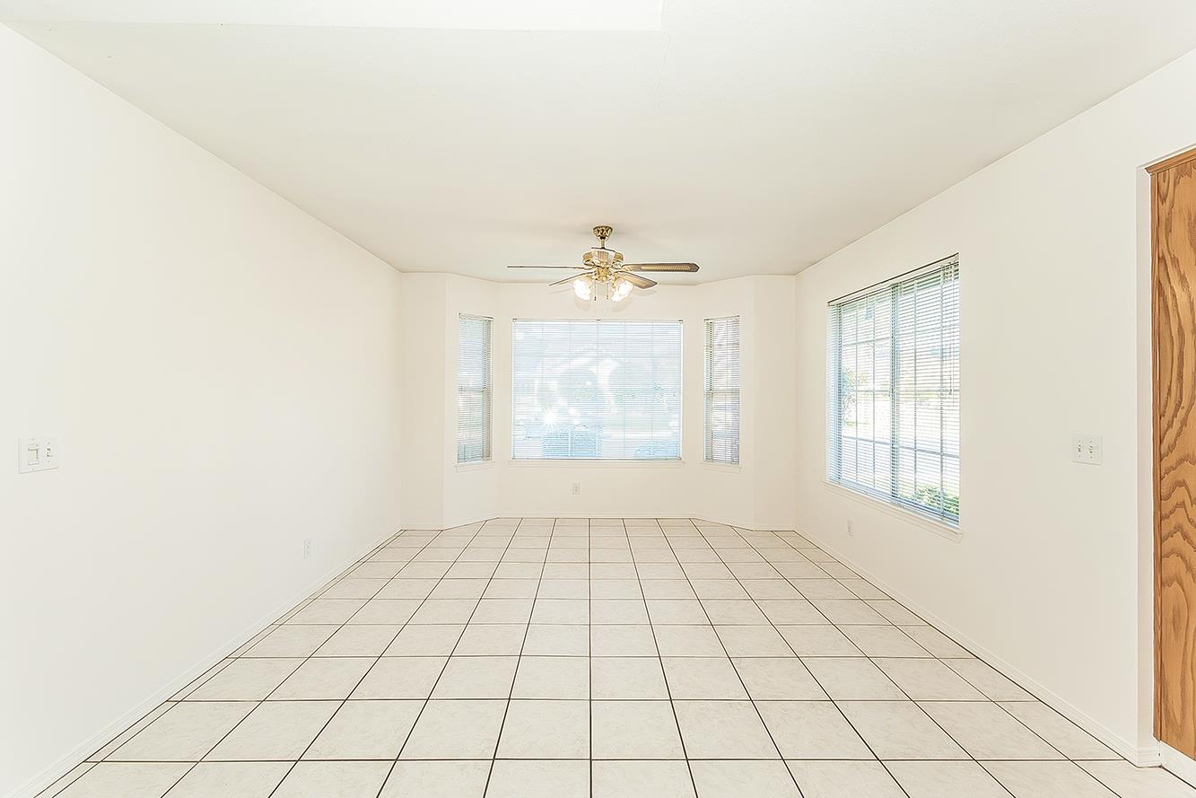 1415 West Riverglen Avenue Reedley, CA 93654 - Photo 8 of 48 a view of an empty room and window
