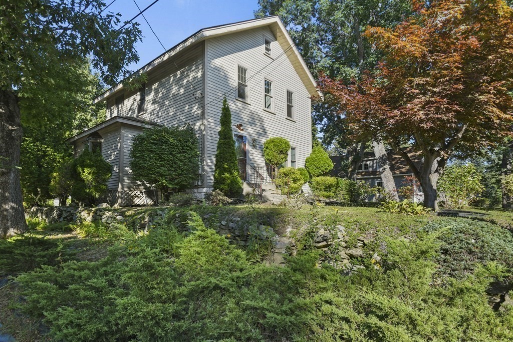 22 Balder Road Worcester, MA 01605 - Photo 2 of 35