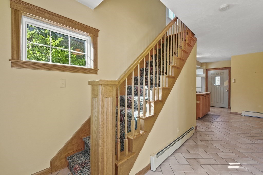 22 Balder Road Worcester, MA 01605 - Photo 3 of 35