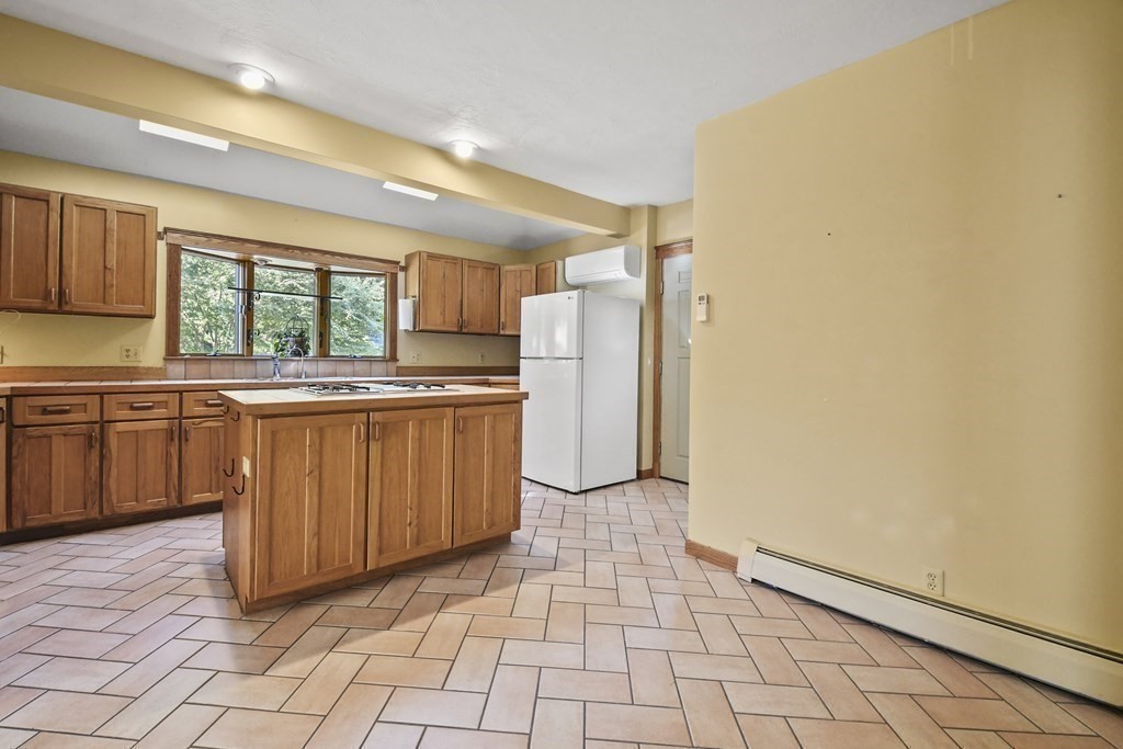 22 Balder Road Worcester, MA 01605 - Photo 8 of 35