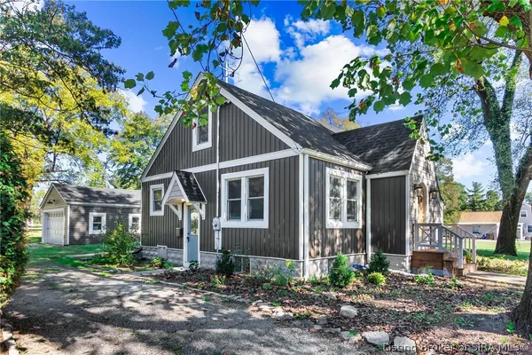 $375,000 | 1901 Utica Pike, Jeffersonville, IN 47130