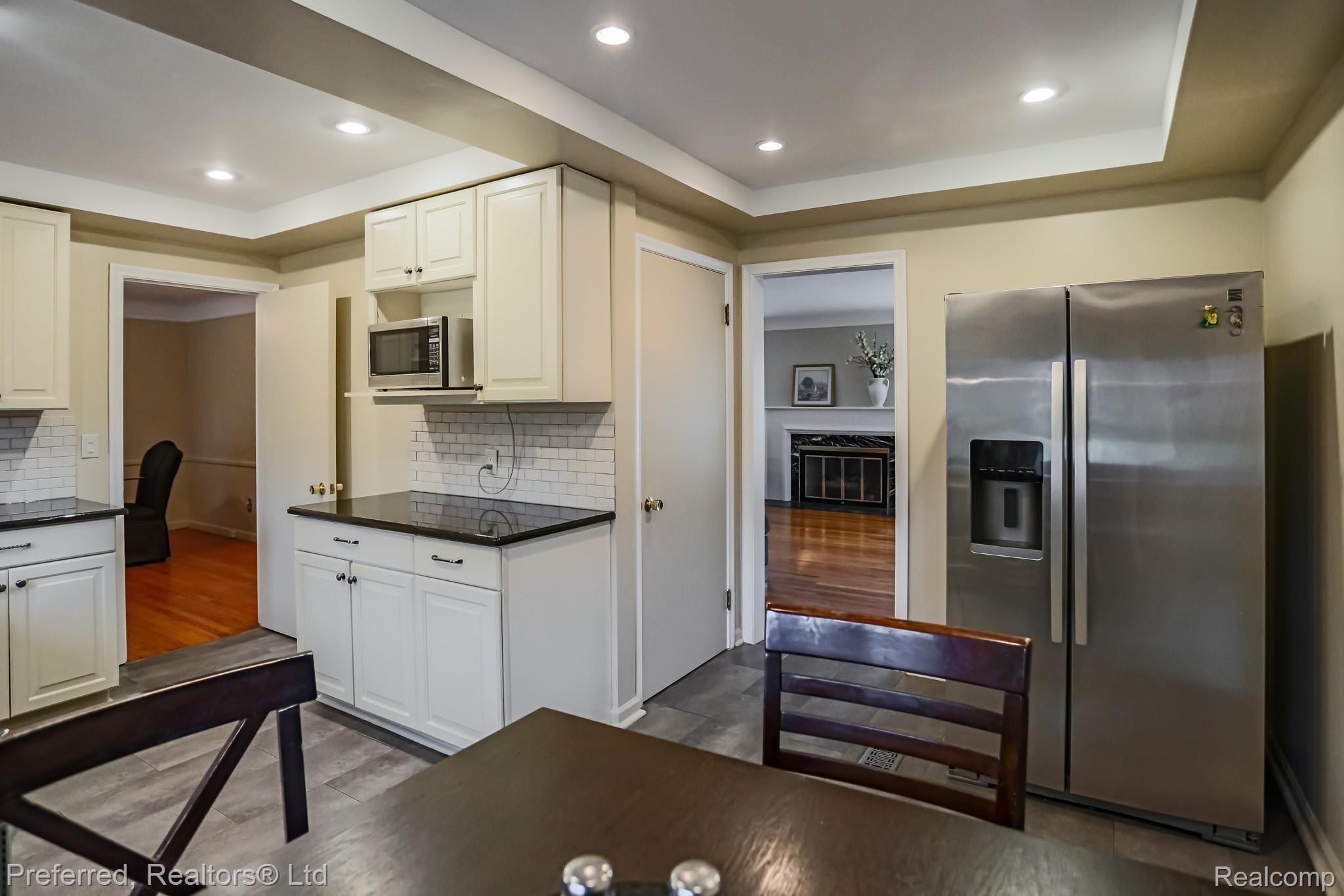 27076 Meadowbrook Road Redford, MI 48239 - Photo 18 of 36 18IMG_1636.jpg