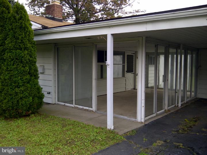 11 Vineyard Road Levittown, PA 19057 - Photo 2 of 23 Gallery Image 2