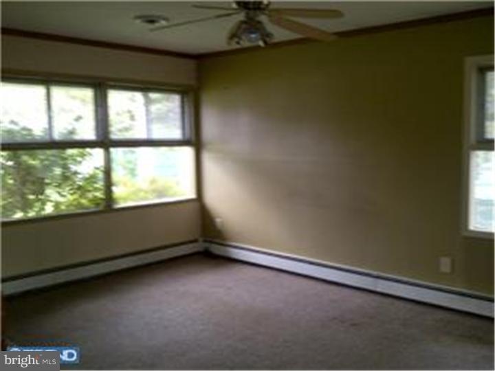 11 Vineyard Road Levittown, PA 19057 - Photo 13 of 23 Gallery Image 13