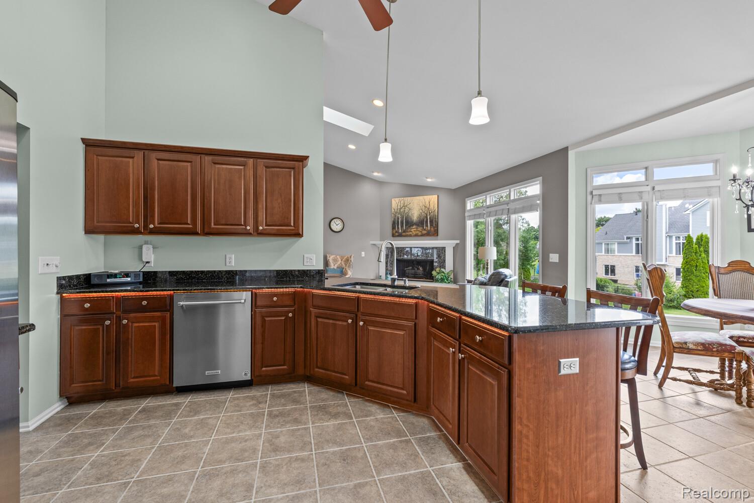 1131 Thorn Ridge Drive Howell, MI 48843 - Photo 12 of 47 16_1131_Thorn_Ridge_Dr17_mls.jpg