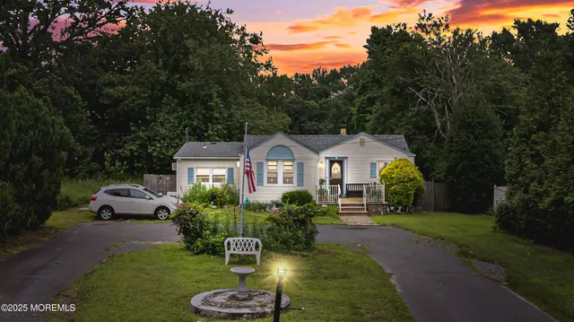 $515,000 | 207 Lloyd Road, Matawan, NJ 07747