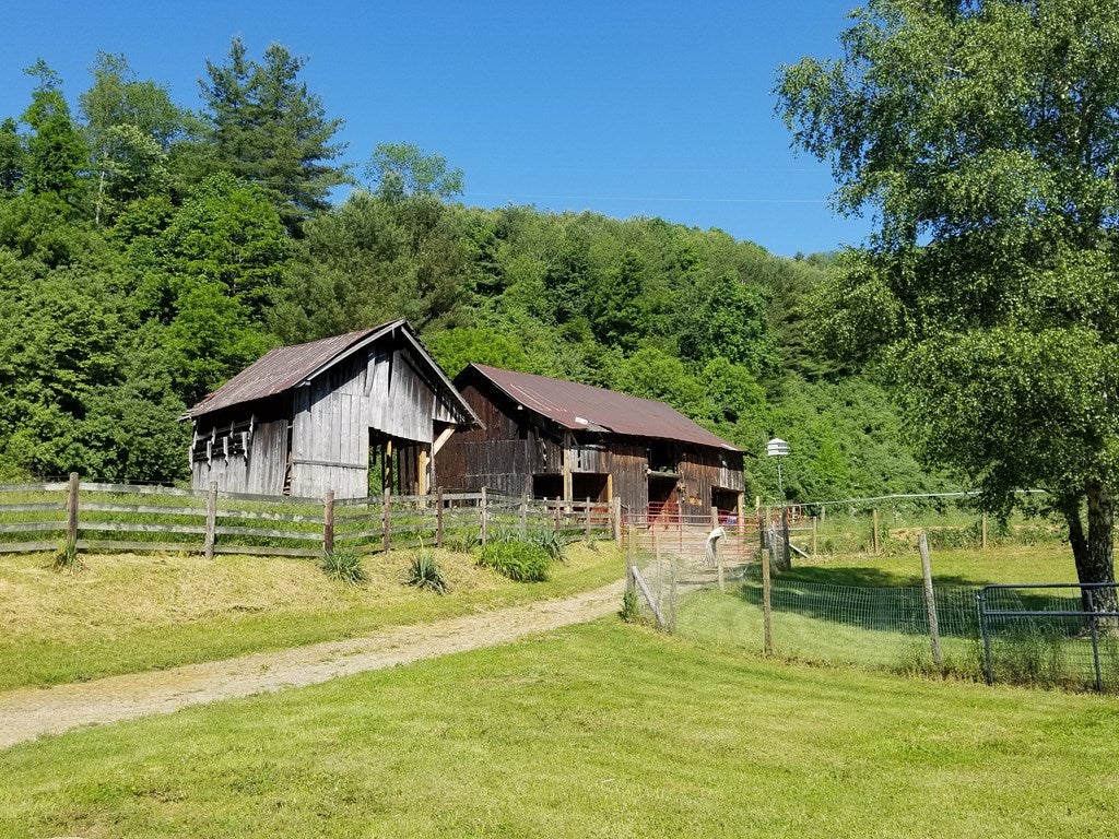 321 Old Colonial Road Fries, VA 24330 - Photo 2 of 4 Gallery Image 2
