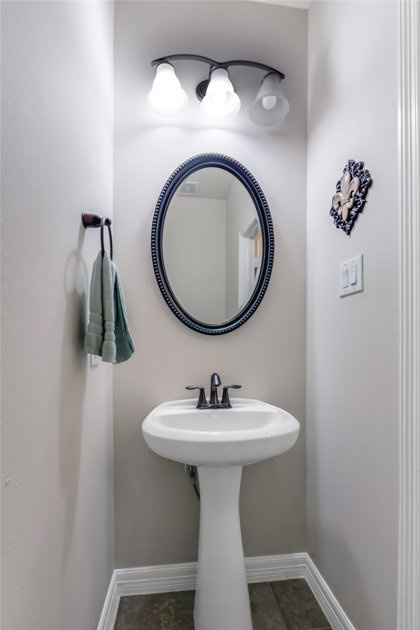 25118 Andris Lane Spring, TX 77386 - Photo 8 of 42 a bathroom with a sink and a mirror