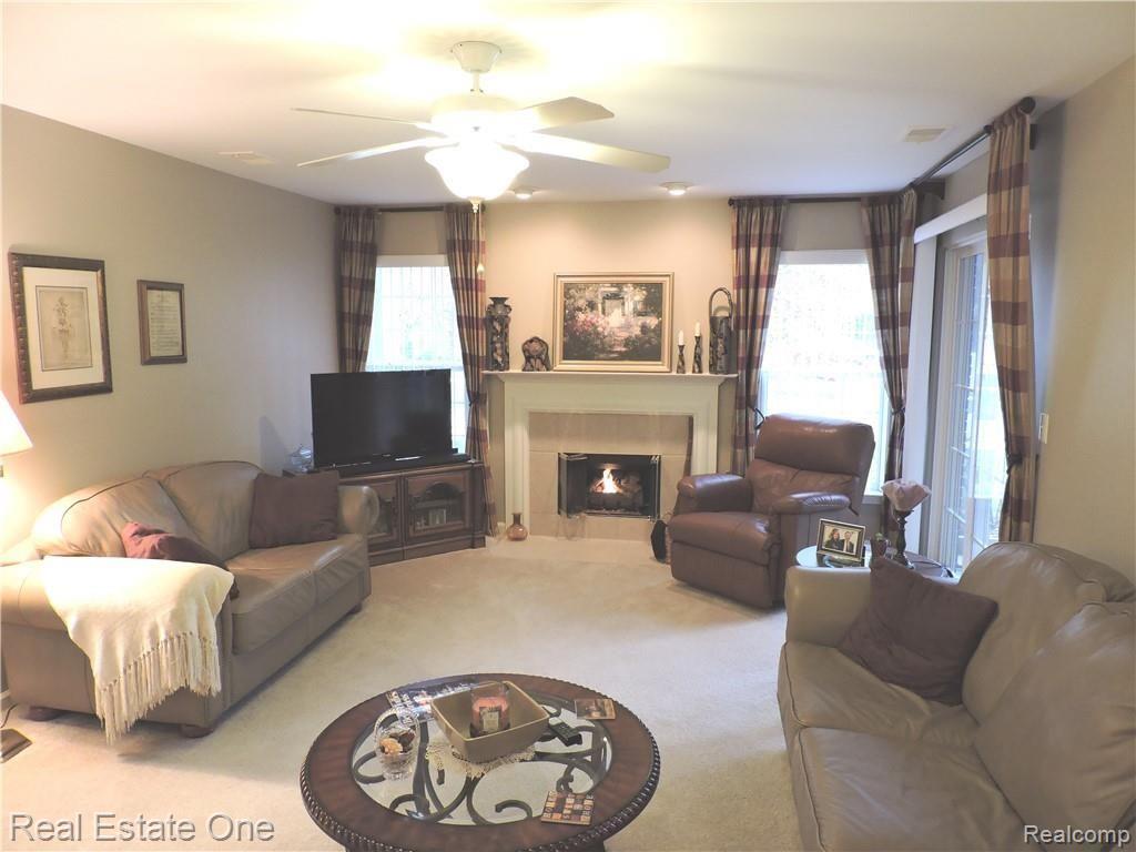 3588 Tremonte Circle Rochester, MI 48306 - Photo 4 of 32 DSCN1053.JPG