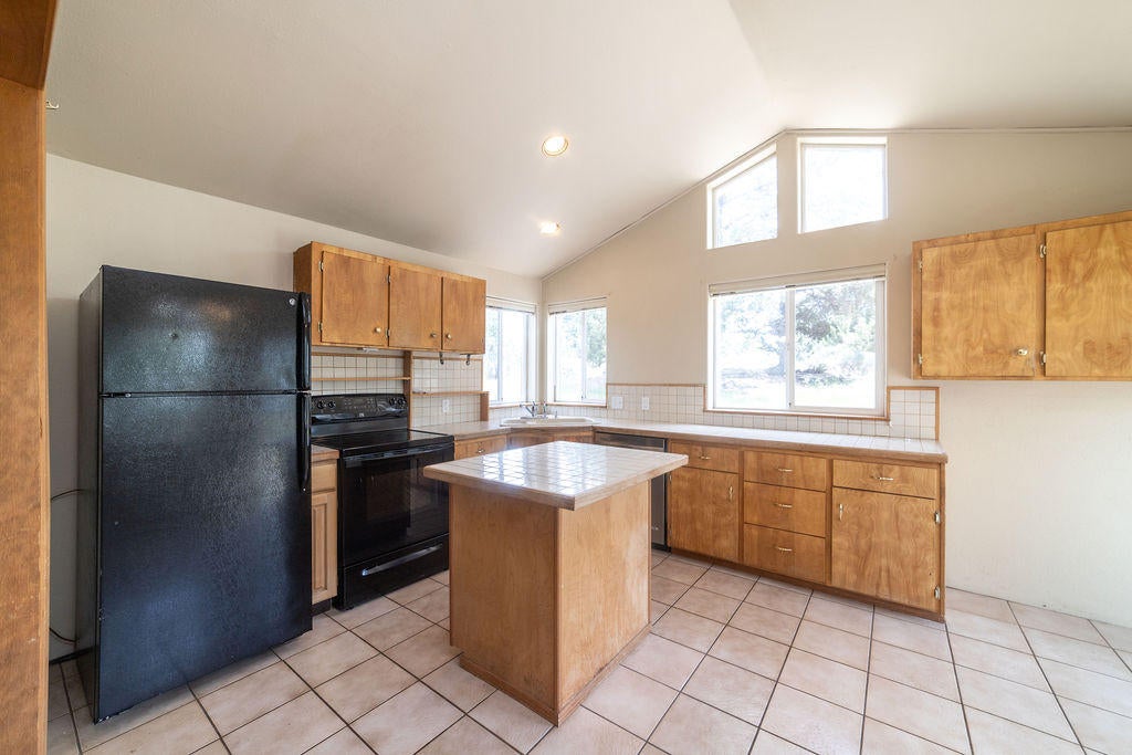 61395 Ward Road Bend, OR 97702 - Photo 13 of 56 PhotoMyListing-12