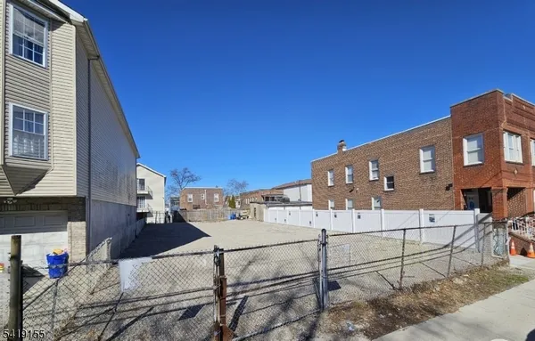 $2,500 | 716 North 6th Street, Newark, NJ 07107