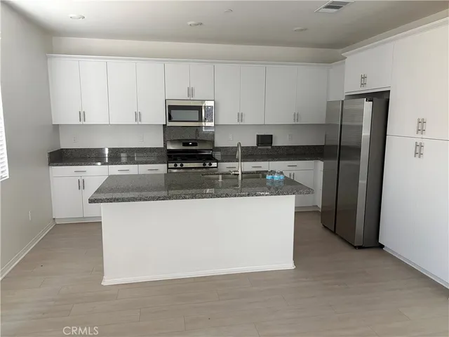 $565,000 | 2544 Gunner Ridge Way, Rialto, CA 92377