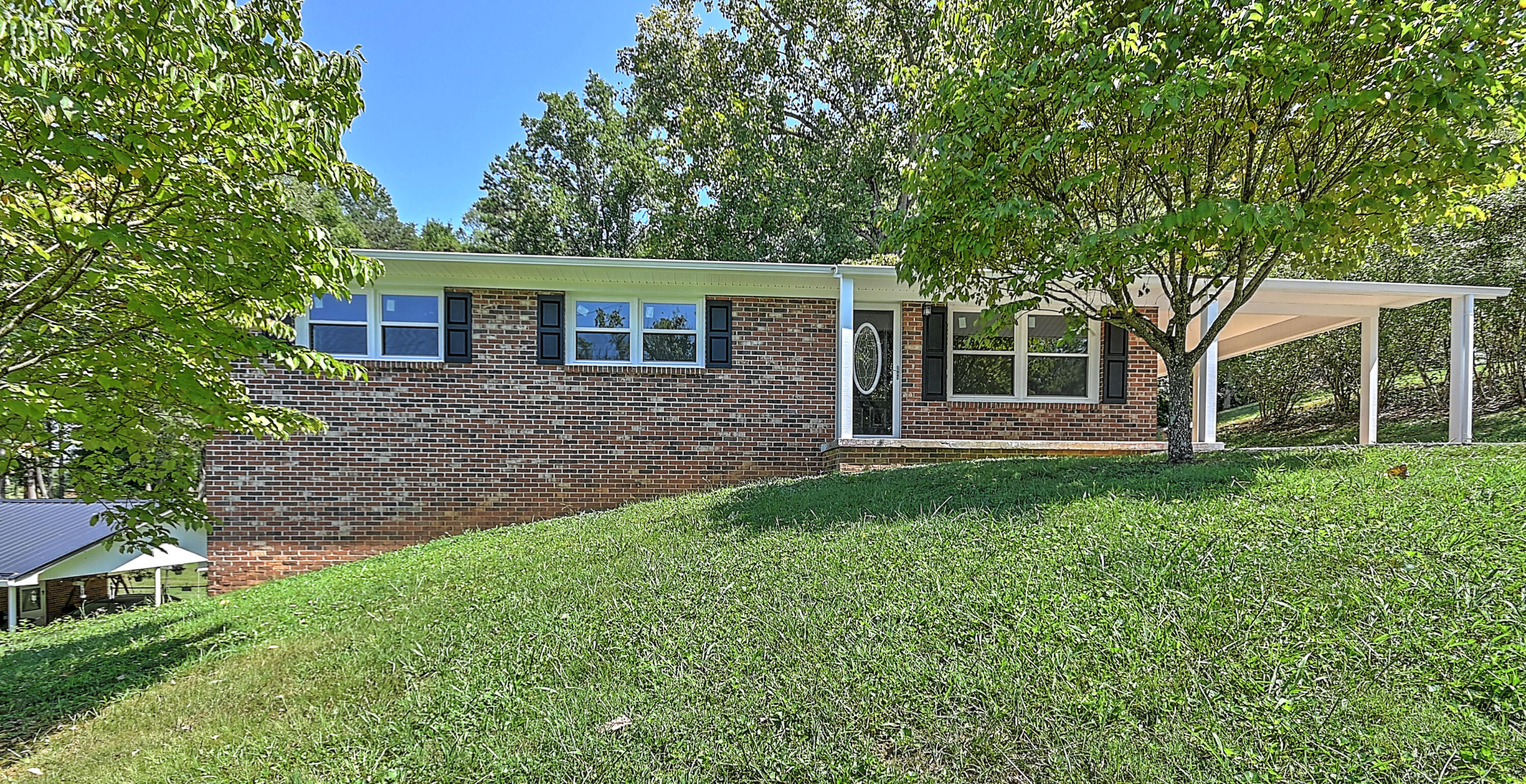 121 Pinecrest Road Church Hill, TN 37642 - Photo 3 of 39 Pincrest-3