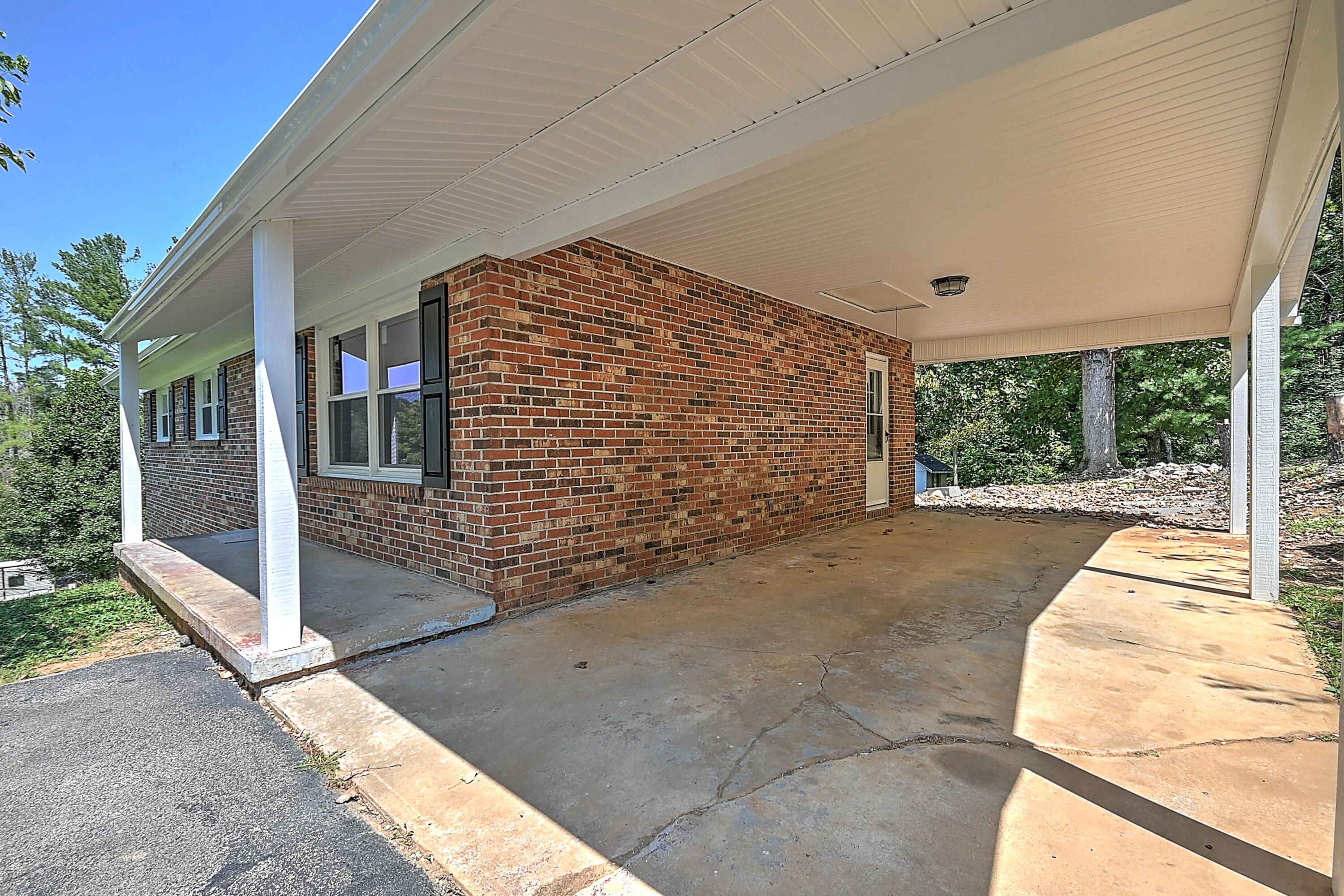 121 Pinecrest Road Church Hill, TN 37642 - Photo 4 of 39 Pincrest-4