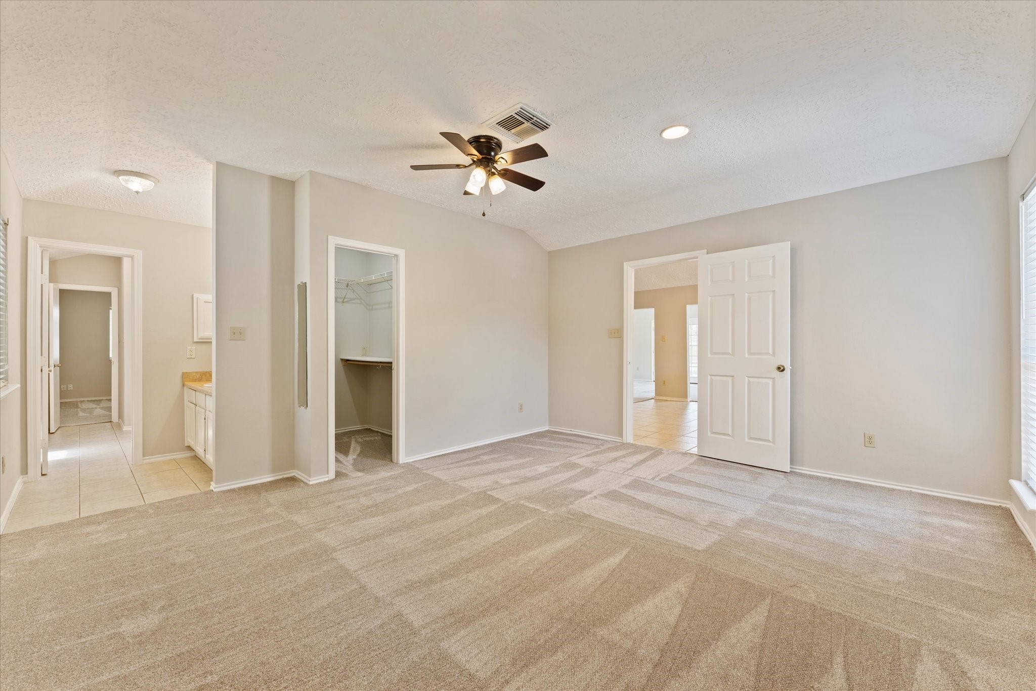 4906 Meadowfox Place Spring, TX 77389 - Photo 21 of 39 Walk in closet