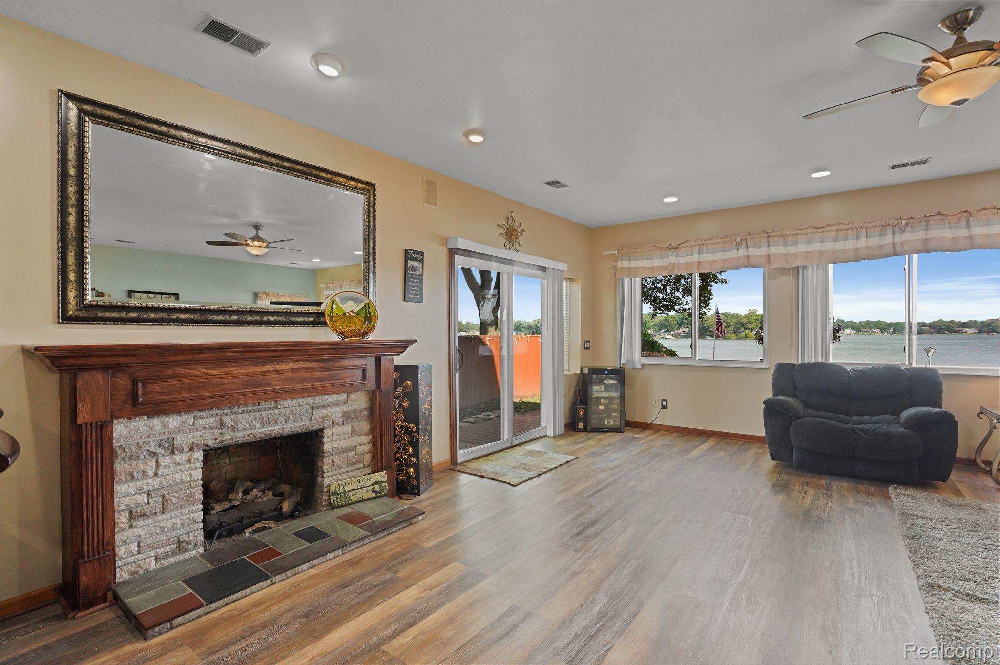 6724 Hatchery Road Waterford, MI 48329 - Photo 14 of 45 Gallery Image 14