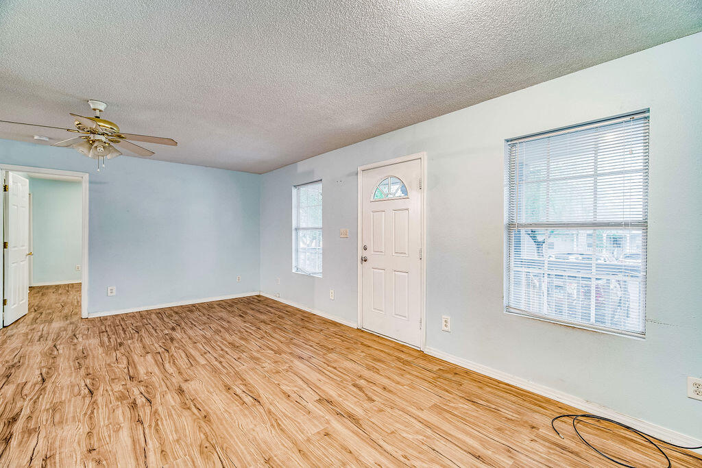 1003 Pinetree Road Mary Esther, FL 32569 - Photo 4 of 29 a bedroom with a bed and a window