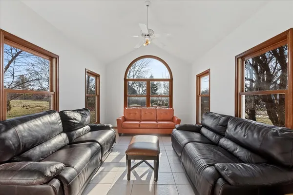 $825,000 | 2321 West Steeple Chase Circle, Libertyville, IL 60048