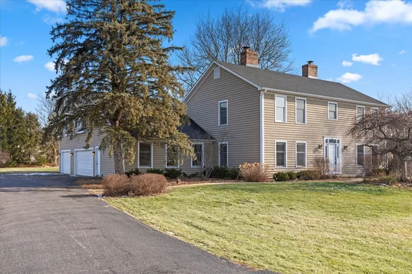$825,000 | 2321 West Steeple Chase Circle, Libertyville, IL 60048
