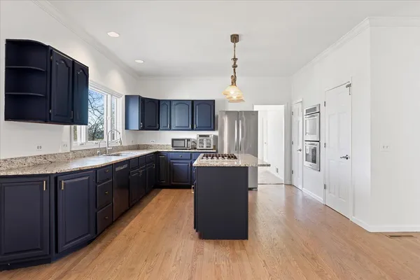 $825,000 | 2321 West Steeple Chase Circle, Libertyville, IL 60048