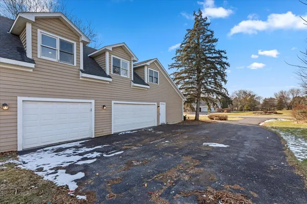 $825,000 | 2321 West Steeple Chase Circle, Libertyville, IL 60048