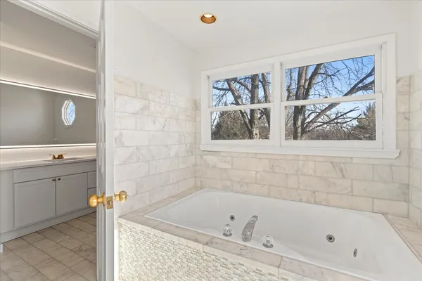 $825,000 | 2321 West Steeple Chase Circle, Libertyville, IL 60048