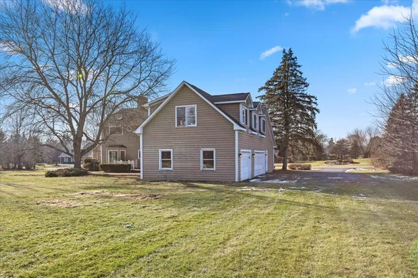 $825,000 | 2321 West Steeple Chase Circle, Libertyville, IL 60048