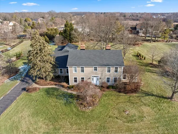 $825,000 | 2321 West Steeple Chase Circle, Libertyville, IL 60048