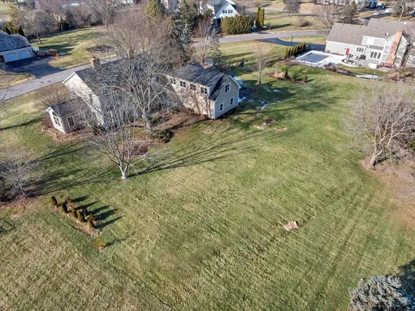 $825,000 | 2321 West Steeple Chase Circle, Libertyville, IL 60048