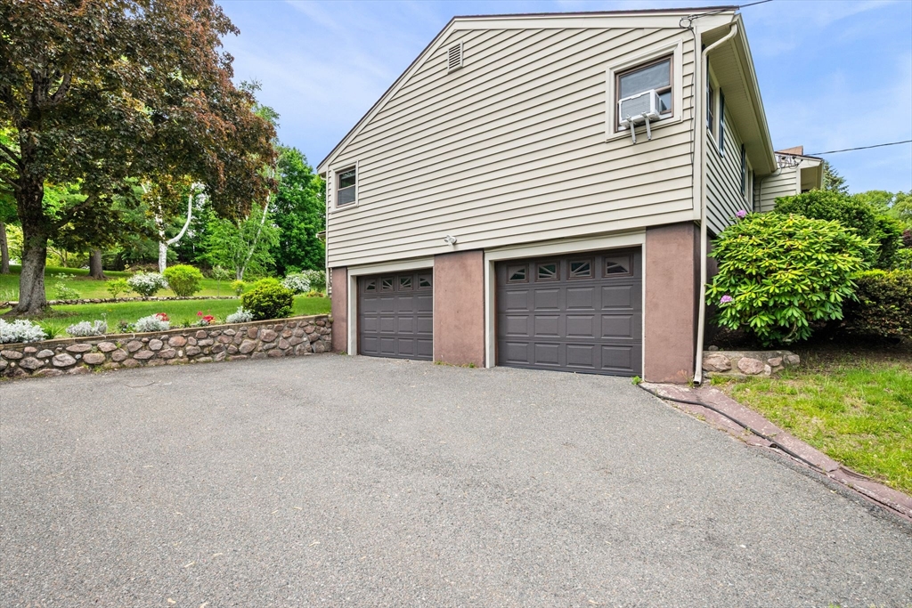 29 Patricia Road Peabody, MA 01960 - Photo 6 of 40