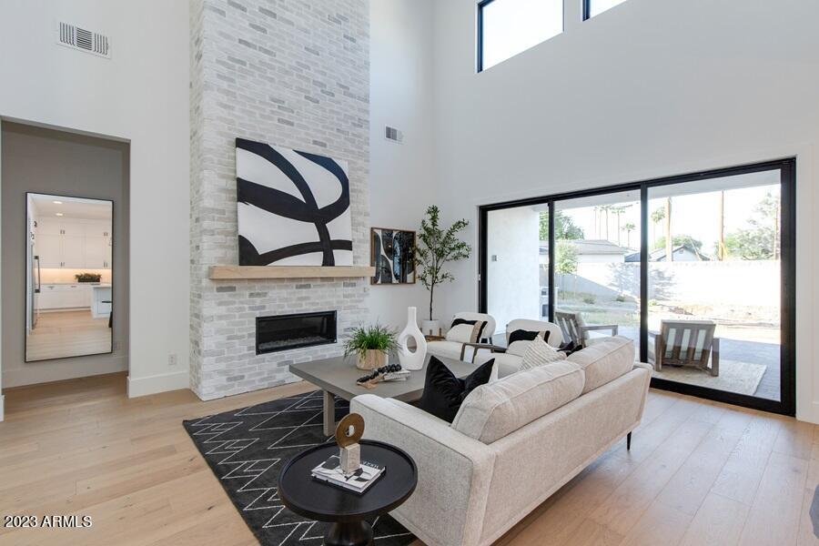 4340 East Cheery Lynn Road Phoenix, AZ 85018 - Photo 4 of 21 05.
