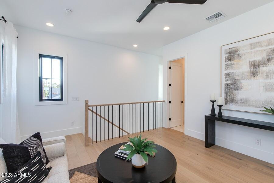 4340 East Cheery Lynn Road Phoenix, AZ 85018 - Photo 9 of 21 10.