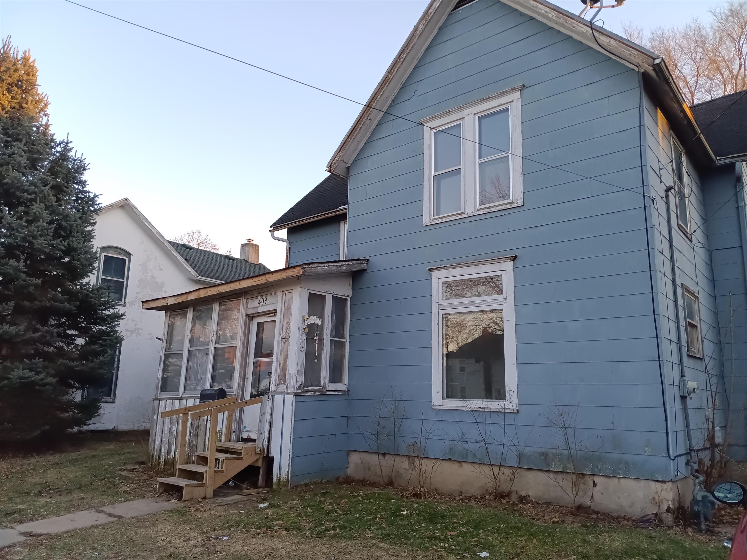 409 West Avon Street Freeport, IL 61032 - Photo 2 of 10