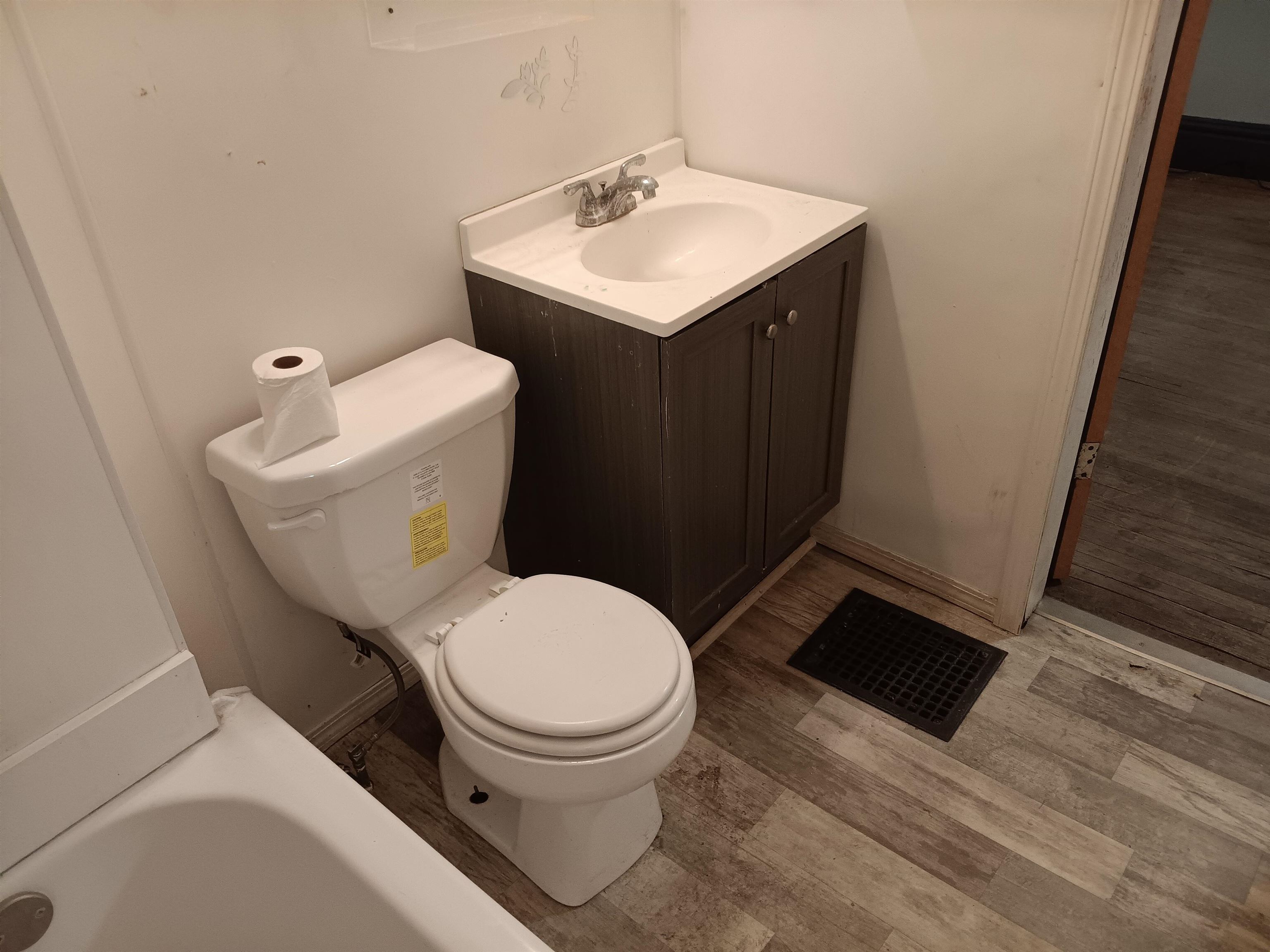 409 West Avon Street Freeport, IL 61032 - Photo 9 of 10