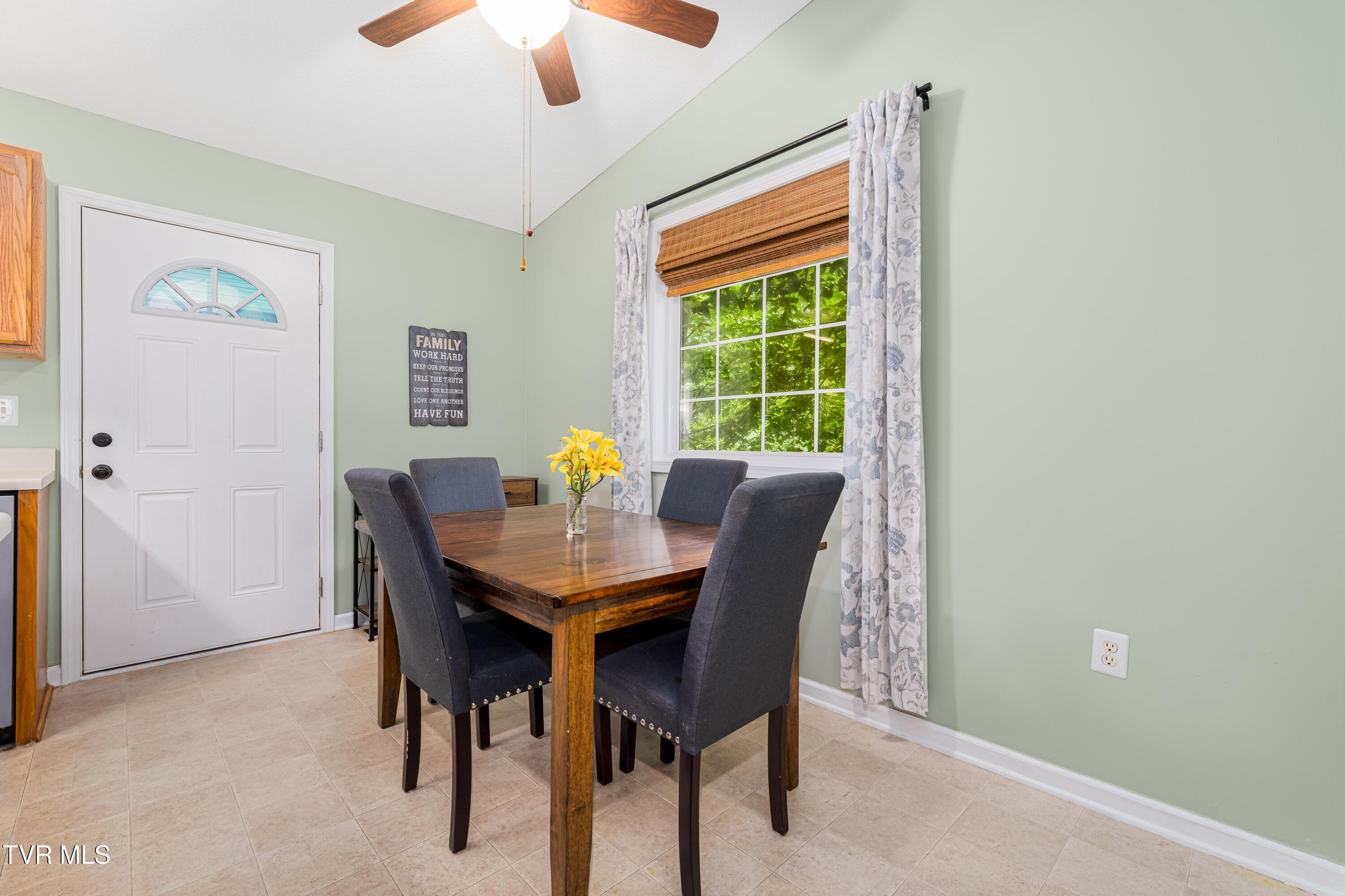 149 Cochran Road Jonesborough, TN 37659 - Photo 9 of 57 149 Cochran Rd (36 of 58)