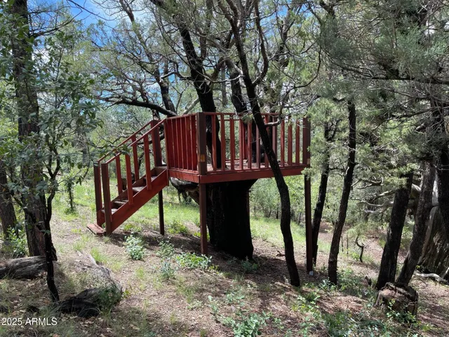 a view of a fence in the backyard