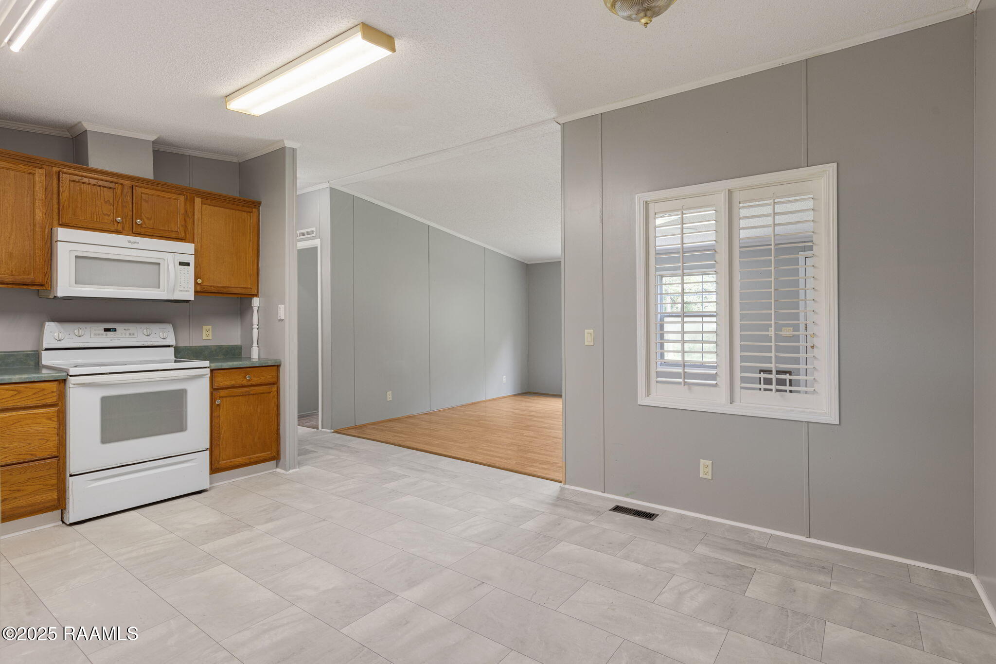 11-web-or-mls-113 Simon Latour Rd-11