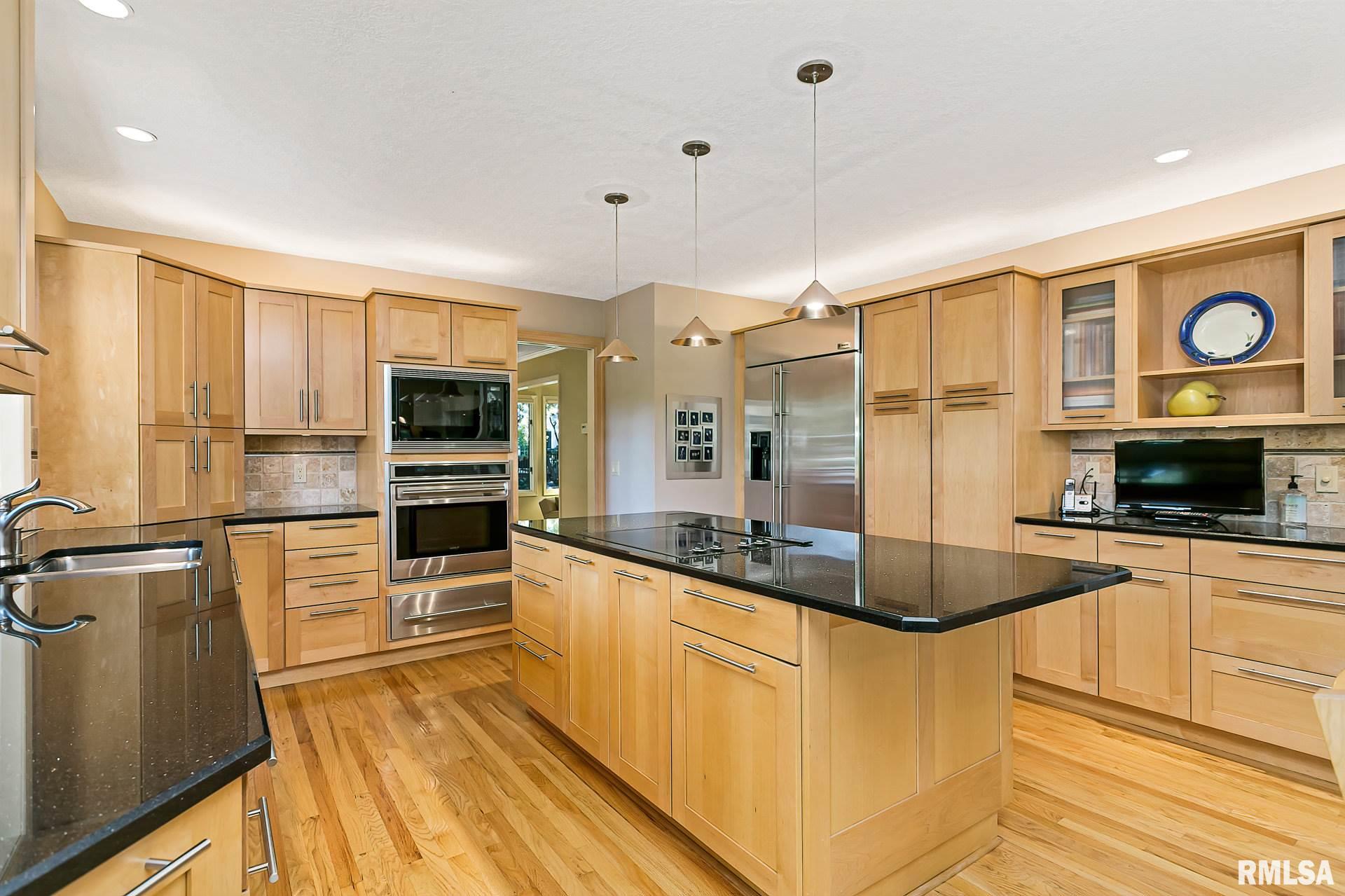 4755 Trails End Road Bettendorf, IA 52722 - Photo 6 of 10 Gallery Image 6
