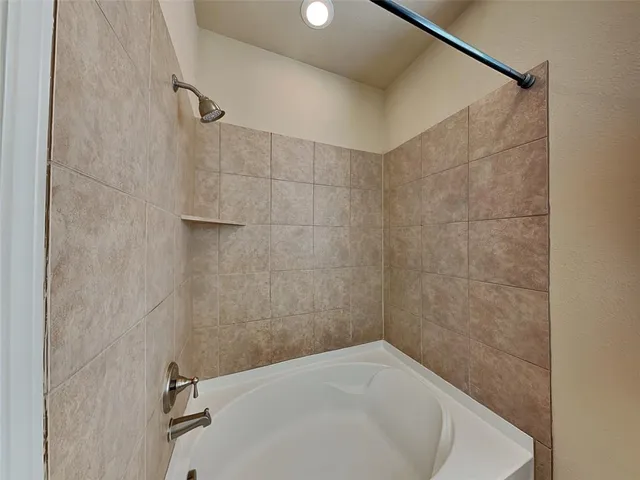 $1,550 | 950 Henderson Street, Unit 1222, Fort Worth, TX 76102