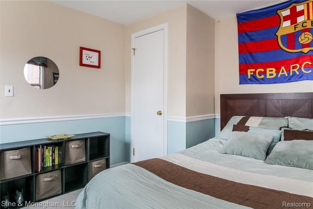 1605 Prestwick Road Grosse Pointe, MI 48236 - Photo 24 of 46 024-Bedroom-4743291-medium.jpg