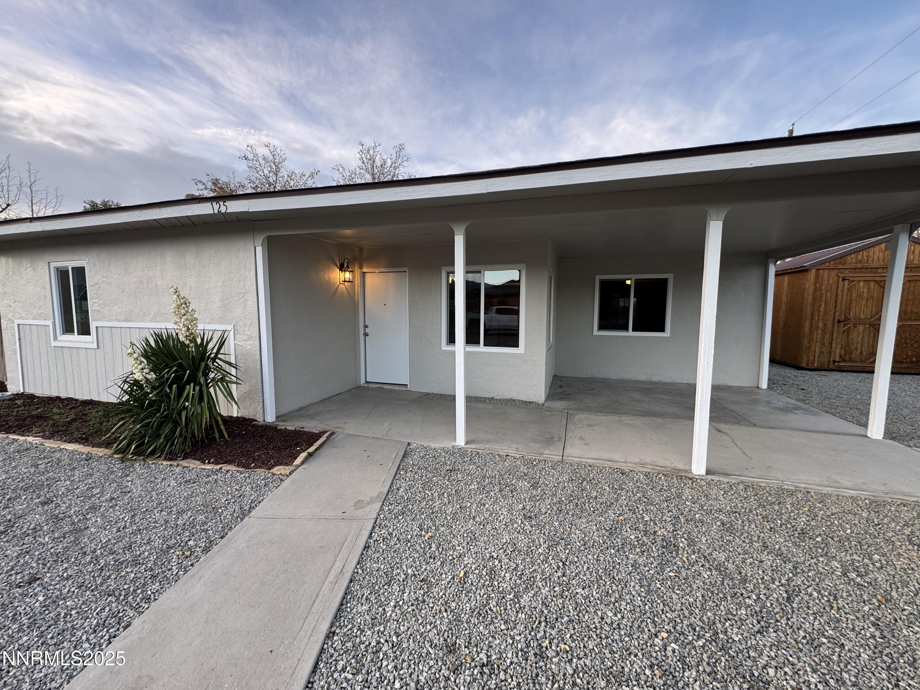 125 English Street Hawthorne, NV 89415 - Photo 4 of 16 a backyard of a house