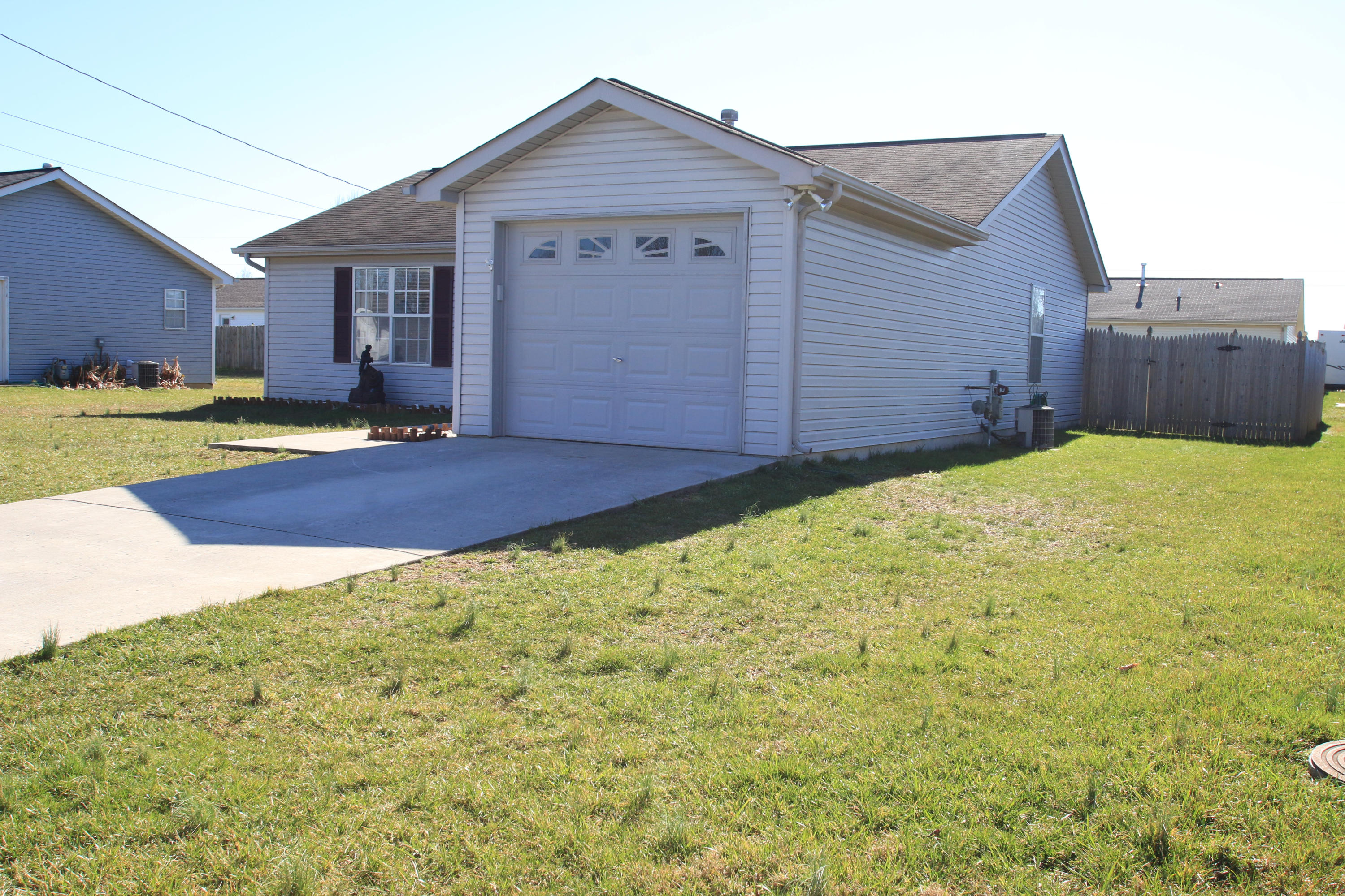 7524 Gary White Road Corryton, TN 37721 - Photo 17 of 17 One Car Garage