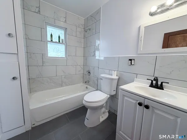 $2,100 | 394 Bishop Avenue, Unit 1, Bridgeport, CT 06610