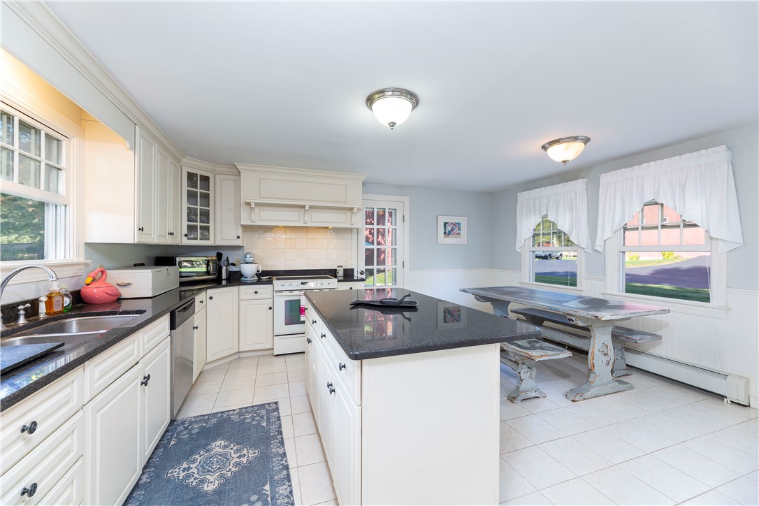 46 Springbrook Road Westerly, RI 02891 - Photo 15 of 38