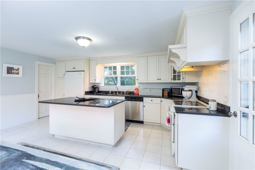 46 Springbrook Road Westerly, RI 02891 - Photo 16 of 38