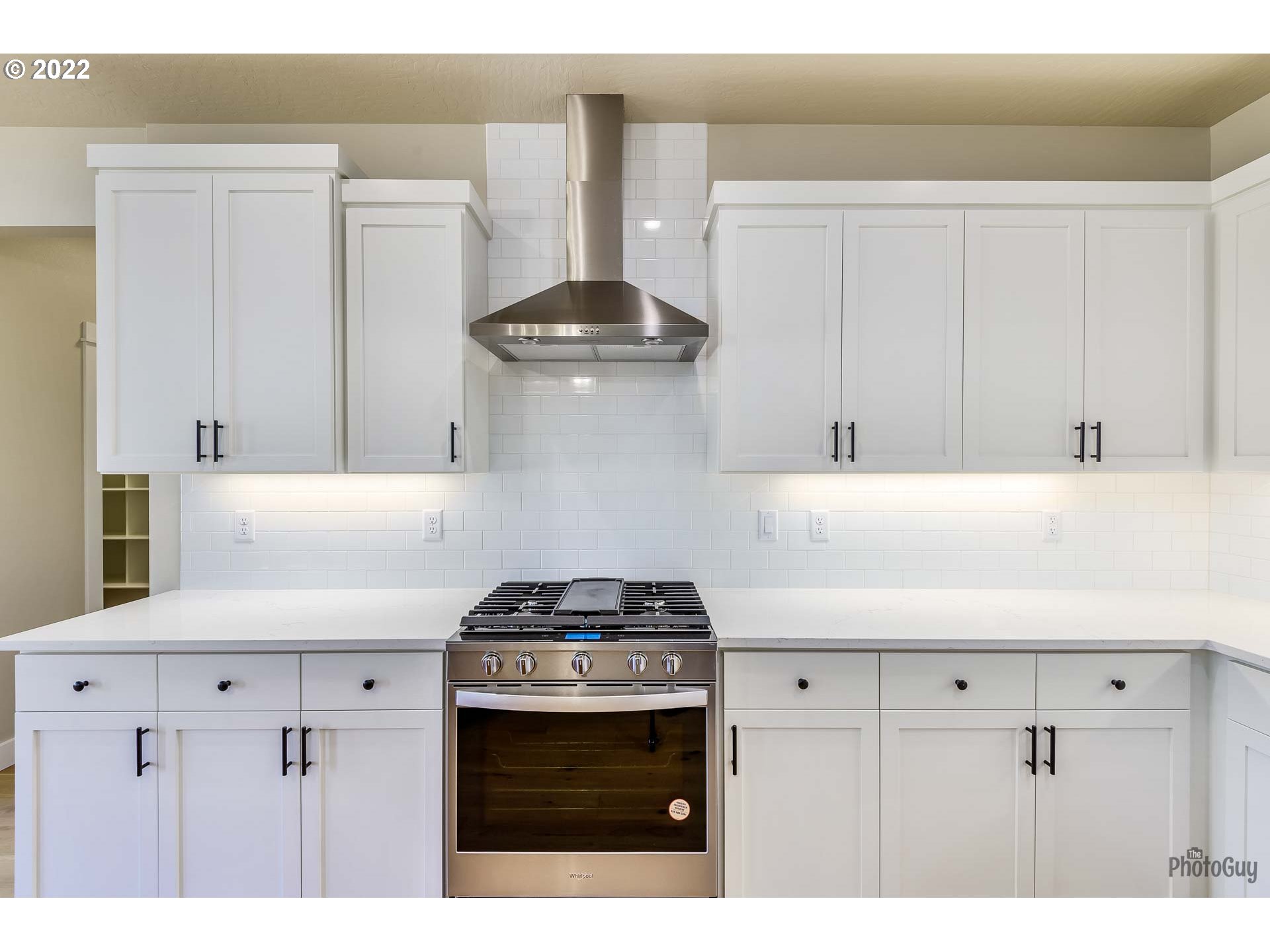 1003 South 33rd Street Springfield, OR 97478 - Photo 19 of 41 a kitchen with cabinets and appliances