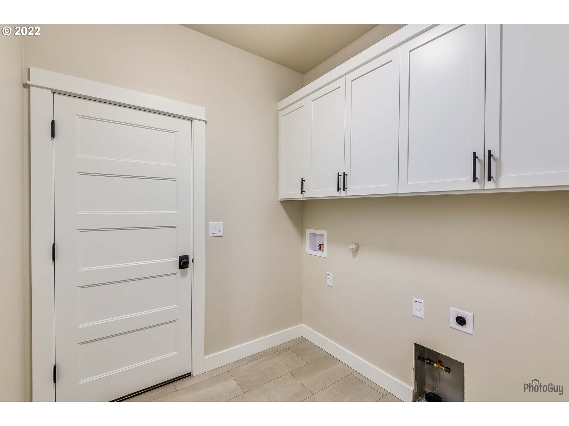 1003 South 33rd Street Springfield, OR 97478 - Photo 28 of 41 a view of cabinets