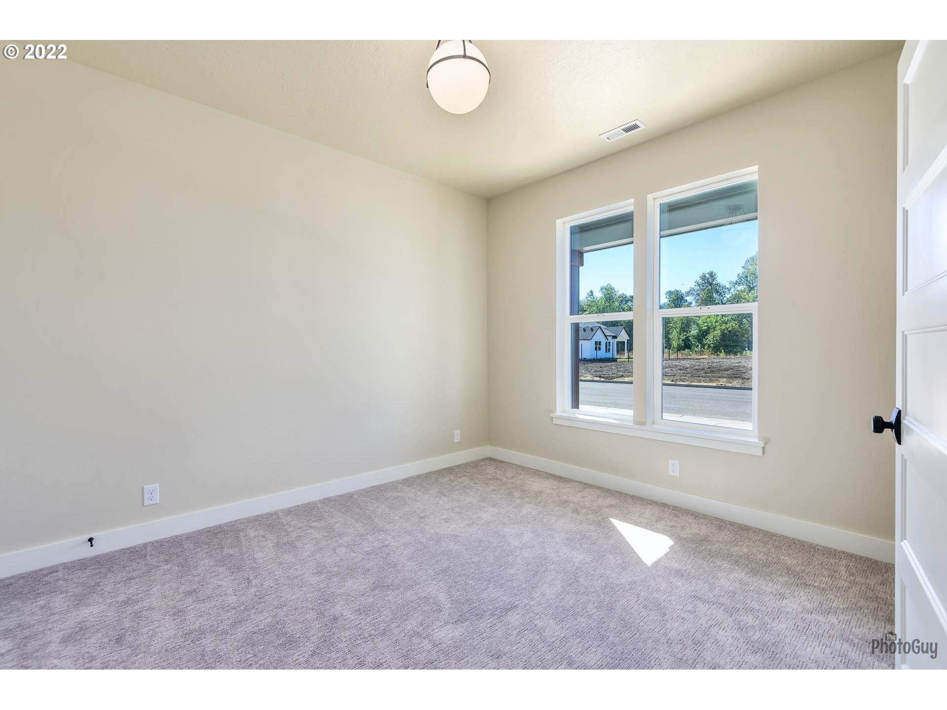 1003 South 33rd Street Springfield, OR 97478 - Photo 3 of 41 a view of an empty room with a window