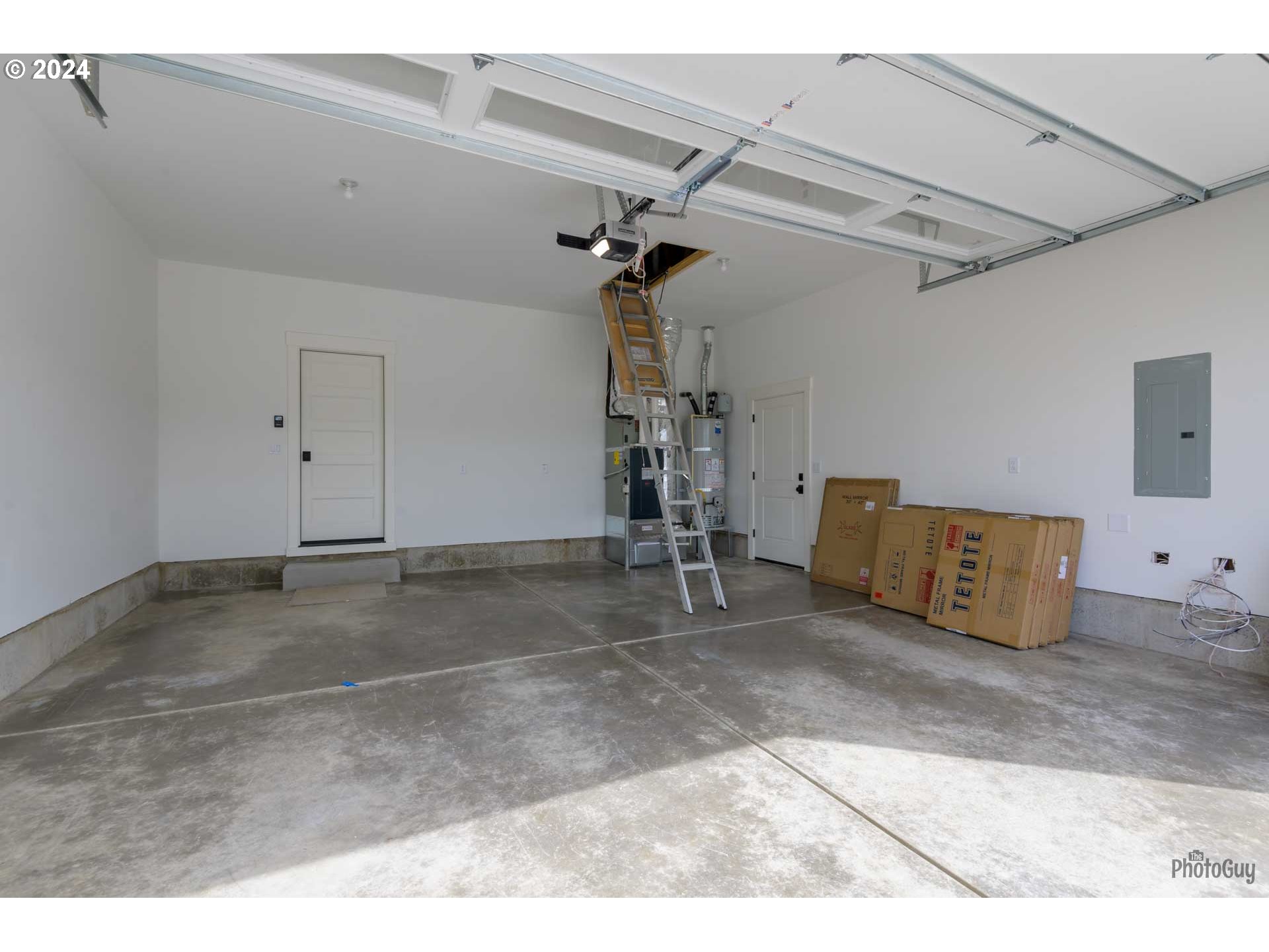 1003 South 33rd Street Springfield, OR 97478 - Photo 36 of 41 a view of a livingroom with furniture and a ceiling fan